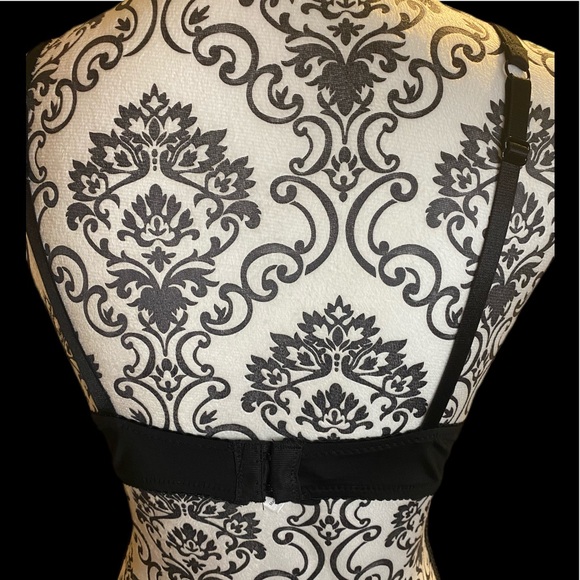 Bra 💯 Nylon with padding - Picture 2 of 4